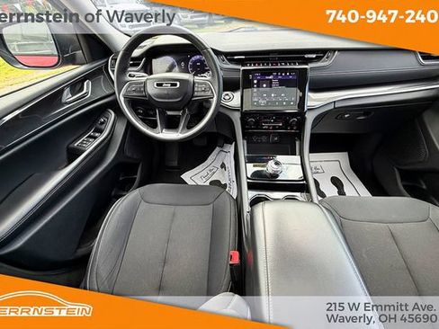 Used 2023 Jeep Grand Cherokee Laredo w/ Luxury Tech Group I AWD/4WD image 10