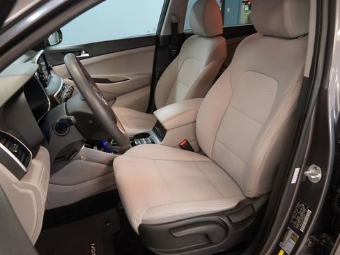 Used 2020 Hyundai Tucson SE w/ Cargo Package FWD image 3
