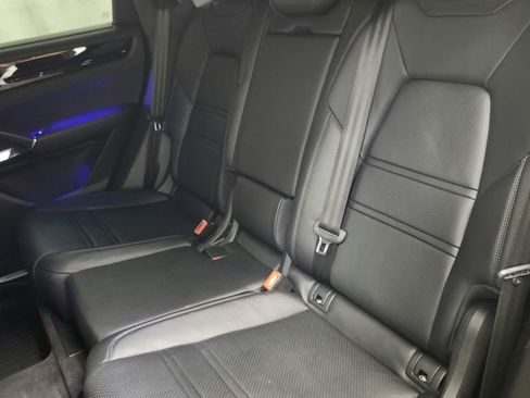 Used 2023 Porsche Cayenne Turbo AWD/4WD image 30