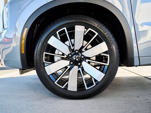 New 2026 Mitsubishi Outlander SEL image 3