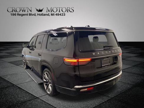 Used 2024 Jeep Wagoneer Series III w/ Premium Group I AWD/4WD image 4