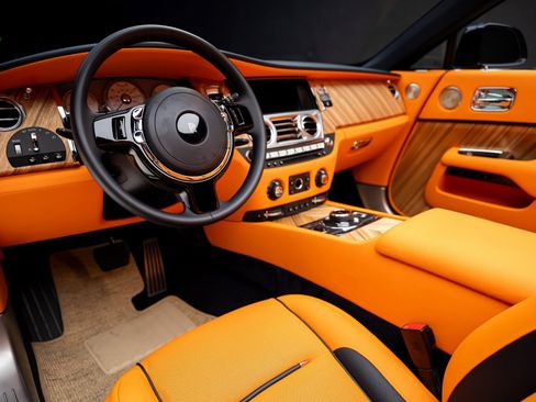 Used 2021 Rolls-Royce Dawn image 2