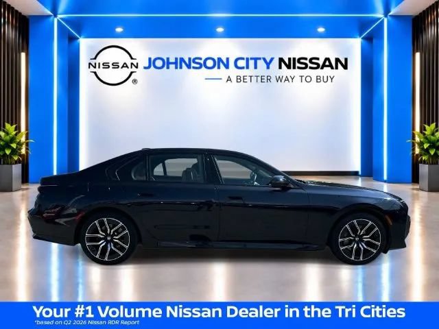 Used 2025 BMW 740i xDrive w/ Premium Package AWD/4WD image 3