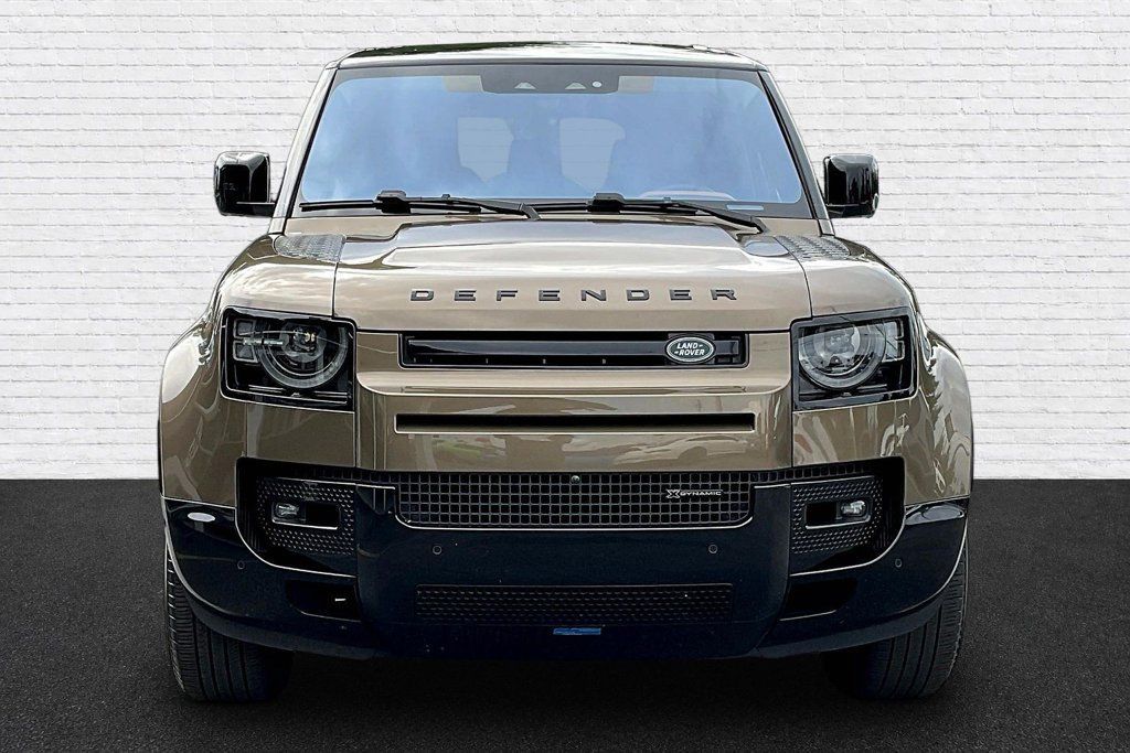 Used 2023 Land Rover Defender 110 X-Dynamic SE AWD/4WD image 2