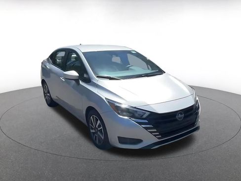 Used 2025 Nissan Versa SV FWD image 3