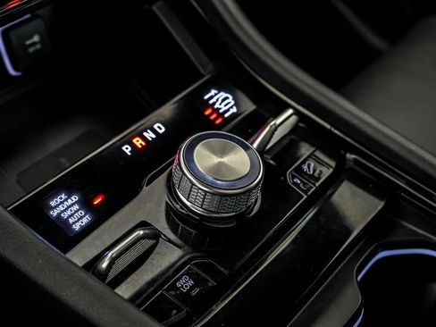 Used 2023 Jeep Grand Cherokee Summit w/ Luxury Tech Group V AWD/4WD image 26