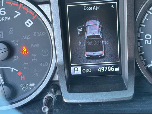 Used 2022 Toyota Tacoma TRD Off-Road AWD/4WD image 16