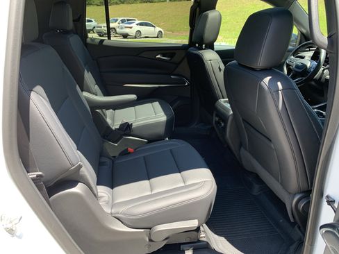 Used 2025 Chevrolet Traverse LT w/ Sun and Wheel Package FWD image 41