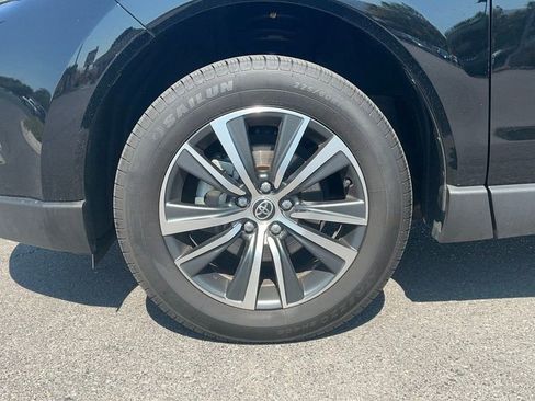 Used 2023 Toyota Venza LE image 8