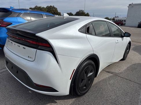 Used 2025 Toyota Prius LE image 5