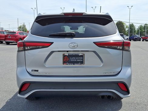 Certified 2021 Toyota Highlander XSE image 6