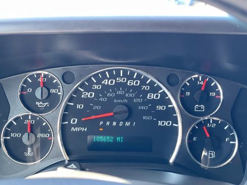 Used 2017 Chevrolet Express 2500 Extended RWD image 23