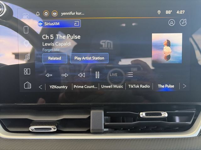 Used 2025 Chevrolet Equinox LT FWD image 13