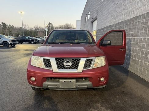 Used 2013 Nissan Frontier SV image 2