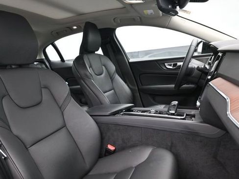 Used 2025 Volvo S60 B5 Plus FWD image 33