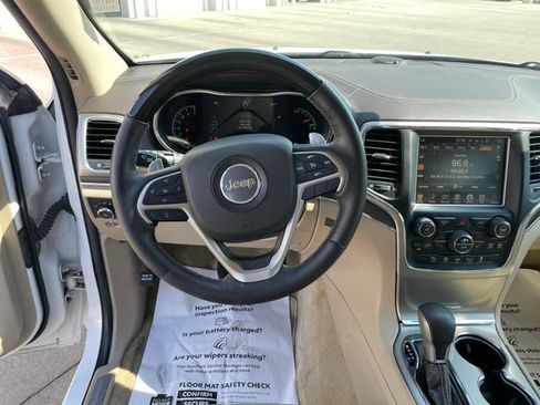 Used 2017 Jeep Grand Cherokee Overland AWD/4WD image 14