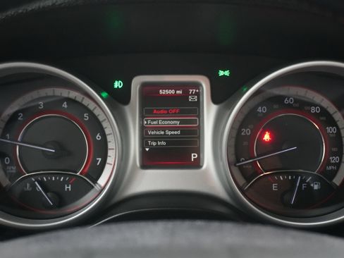 Used 2019 Dodge Journey SE w/ Connectivity Group FWD image 16