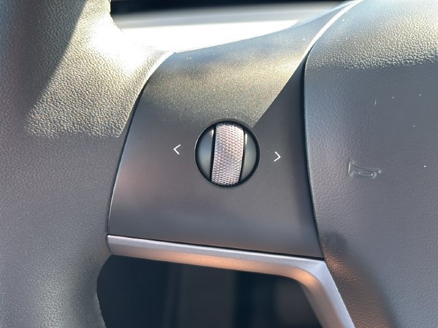 Used 2024 Tesla Model Y Long Range AWD/4WD image 19