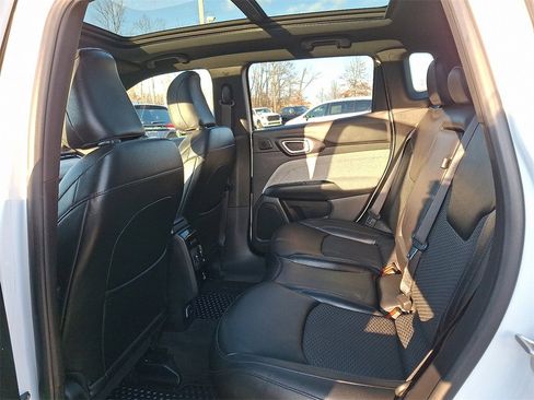 Used 2023 Jeep Compass Latitude w/ Sun and Sound Group image 9