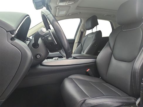 Used 2022 Genesis GV70 2.5T w/ Select Package image 11