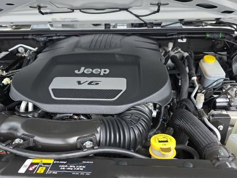 Used 2018 Jeep Wrangler Unlimited Sport AWD/4WD image 9