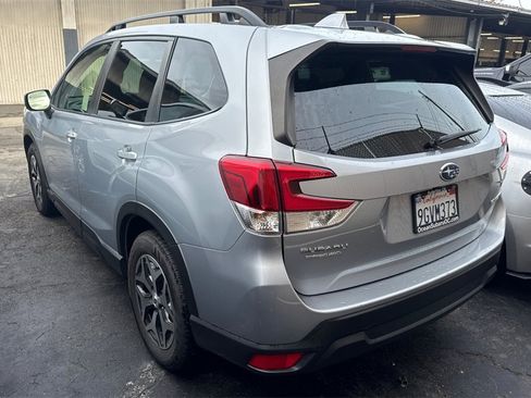 Used 2023 Subaru Forester Premium image 3