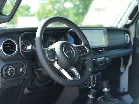 New 2026 Jeep Wrangler Unlimited Sahara AWD/4WD image 22