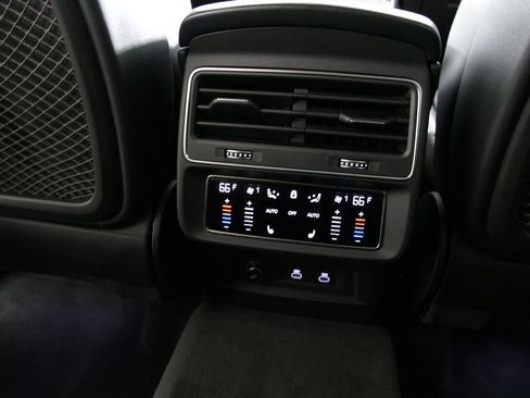 Used 2022 Audi SQ7 Prestige AWD/4WD image 5