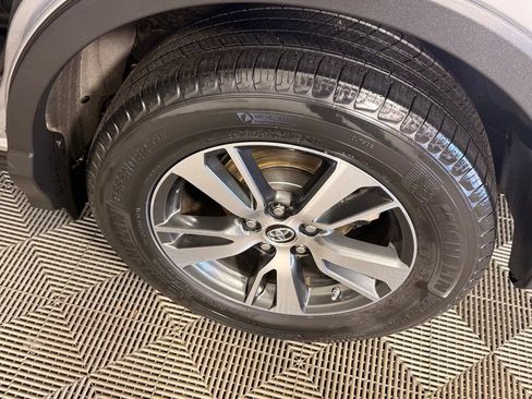 Used 2016 Toyota RAV4 XLE AWD/4WD image 13