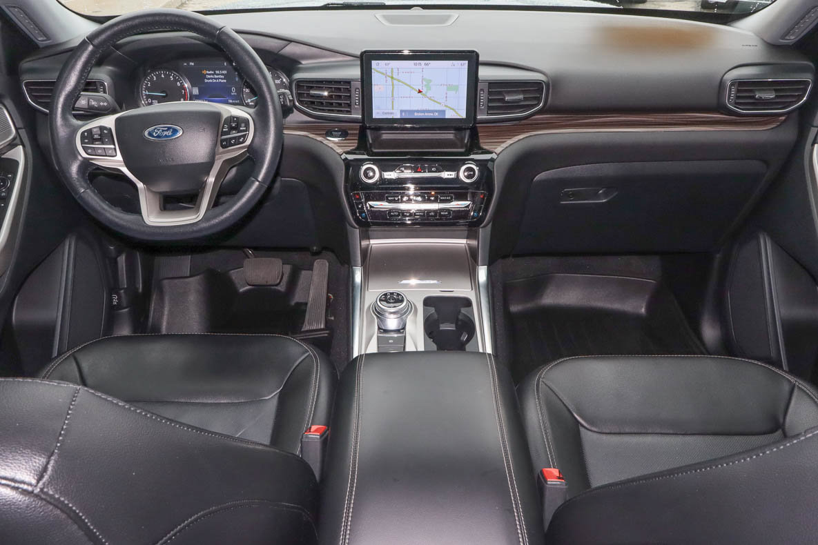 Used 2022 Ford Explorer Limited w/ Equipment Group 301A RWD image 10