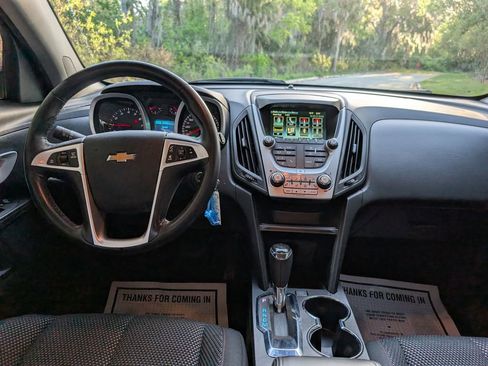 Used 2017 Chevrolet Equinox LT w/ Convenience Package image 9