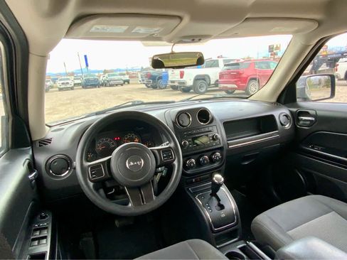 Used 2016 Jeep Patriot Sport w/ Power Value Group image 32