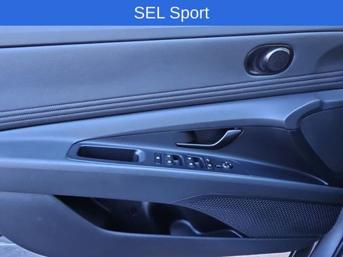 Used 2025 Hyundai Elantra Sport FWD image 27