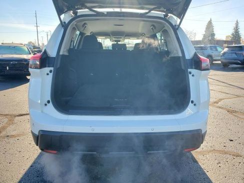 Used 2024 Nissan Rogue S image 24