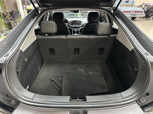 Used 2018 Chevrolet Volt LT w/ Comfort Package image 8