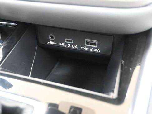 Certified 2025 Subaru Outback Limited image 33