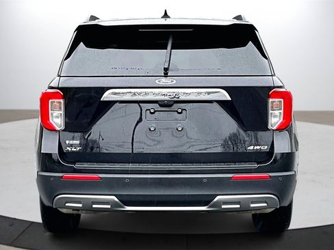 Used 2023 Ford Explorer XLT w/ Equipment Group 202A image 7