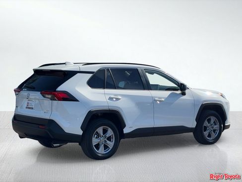 Certified 2025 Toyota RAV4 LE AWD/4WD image 5