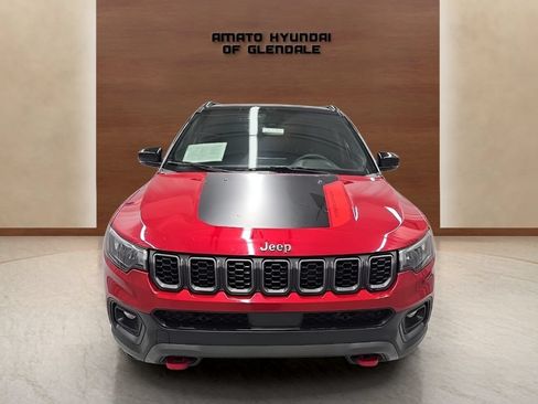 Used 2025 Jeep Compass Trailhawk AWD/4WD image 9