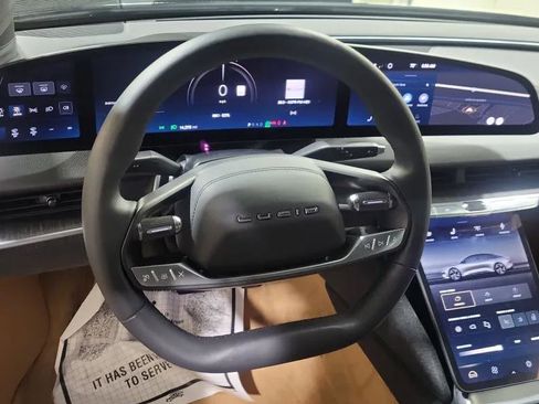 Used 2024 Lucid Air Touring image 5