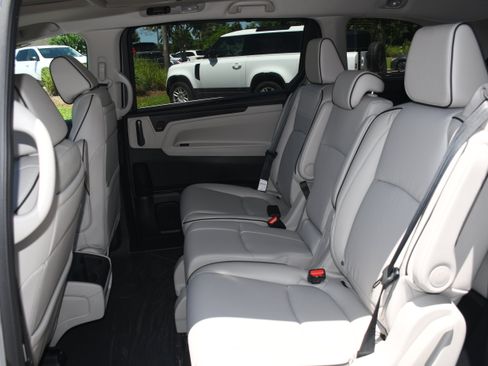 New 2026 Honda Odyssey Touring image 8
