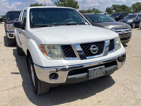 Used 2007 Nissan Frontier SE w/ SE Value Truck Pkg AWD/4WD image 2