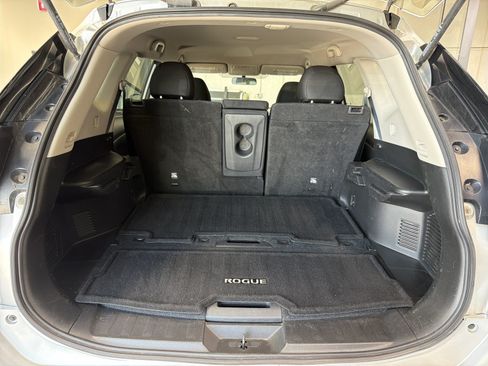 Used 2017 Nissan Rogue SV AWD/4WD image 18