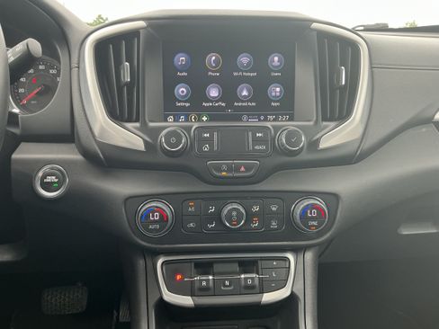 Used 2024 GMC Terrain SLT AWD/4WD image 9