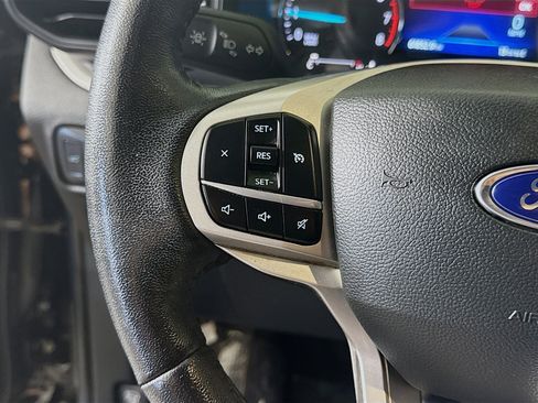 Used 2022 Ford Explorer XLT image 14
