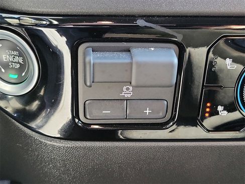 Used 2025 Chevrolet Silverado 1500 LT image 13