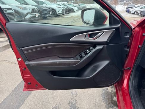 Used 2018 MAZDA MAZDA3 Touring image 23