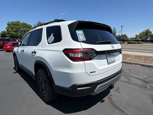 Used 2023 Honda Pilot TrailSport image 6