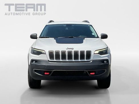 Used 2019 Jeep Cherokee Trailhawk AWD/4WD image 2