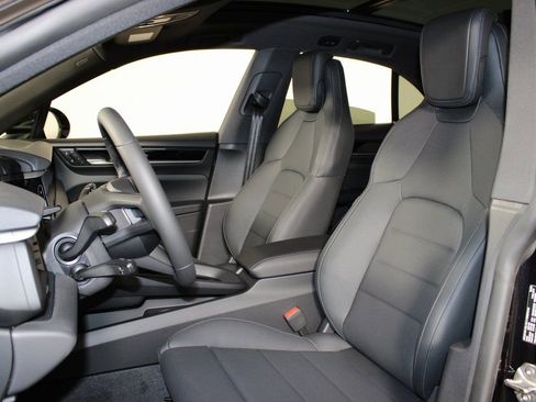 Certified 2025 Porsche Macan 4 Electric image 5